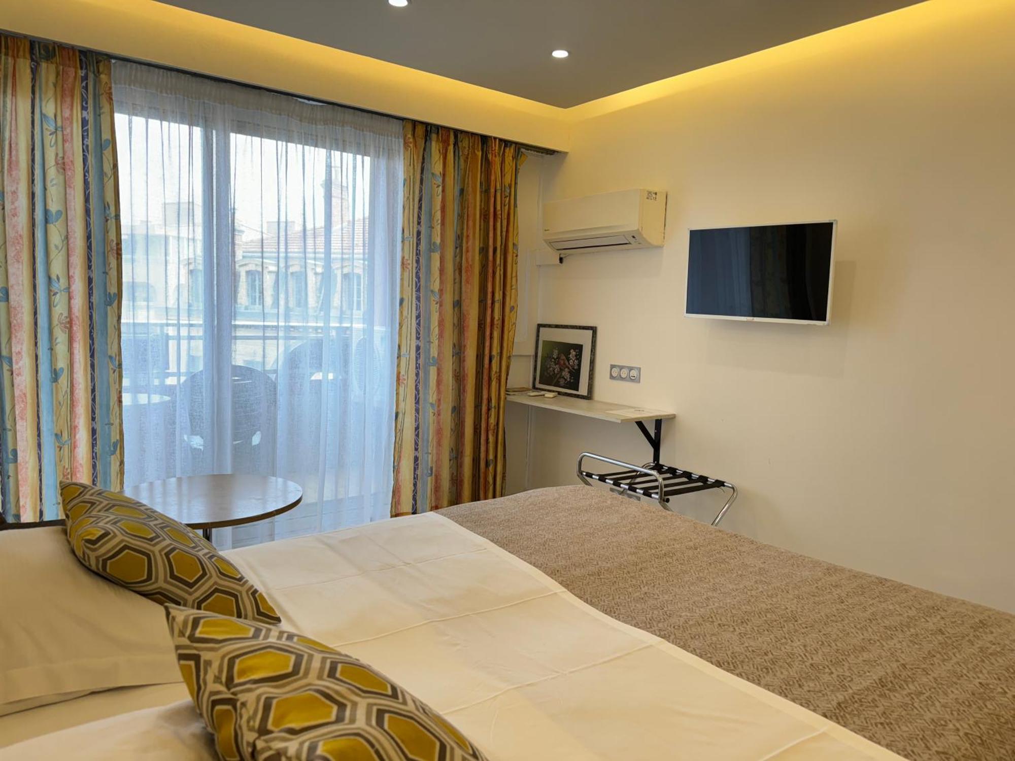 Panorama Hotel 2*